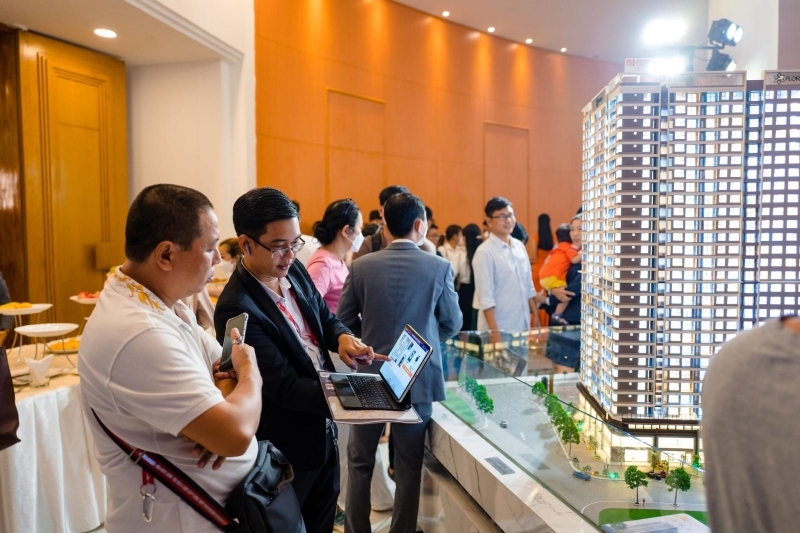 Người mua nhà lo lắng khi ngân hàng đột nhiên tăng trần lãi suất 5 nguoi mua nha lo lang khi ngan hang dot nhien tang tran lai suat